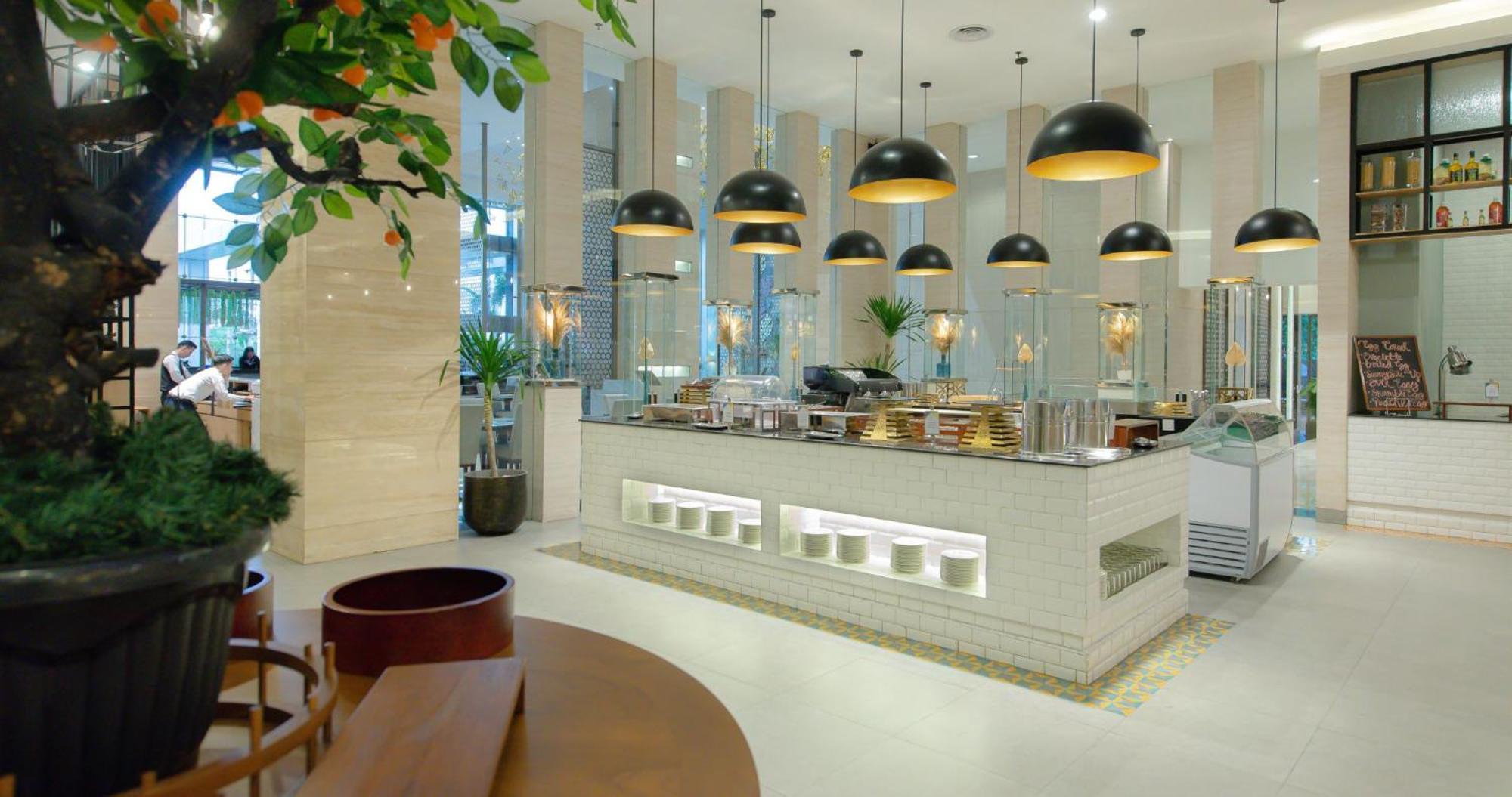 Gumaya Tower Hotel Семаранг Екстер'єр фото