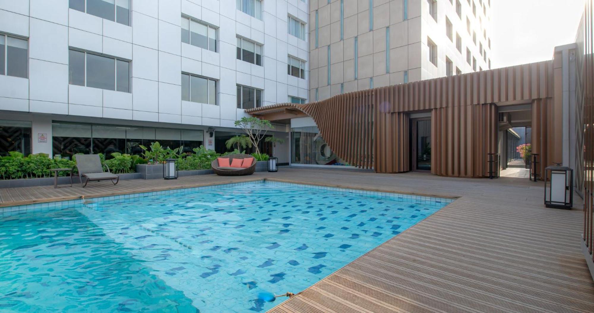 Gumaya Tower Hotel Семаранг Екстер'єр фото
