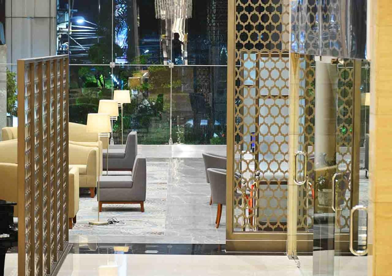 Gumaya Tower Hotel Семаранг Екстер'єр фото